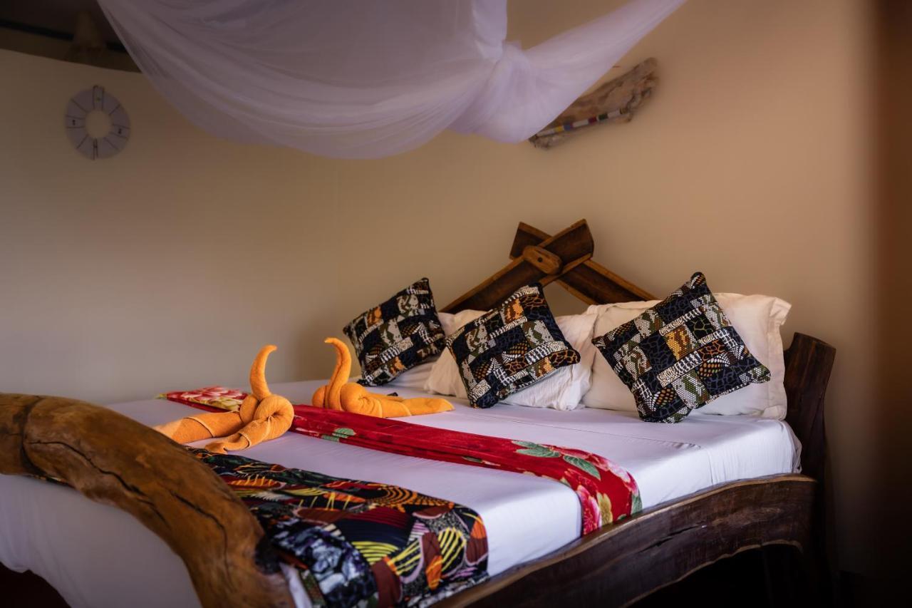 Lake Natron Maasai Giraffe Eco Lodge And Camping Mtowabaga Zewnętrze zdjęcie