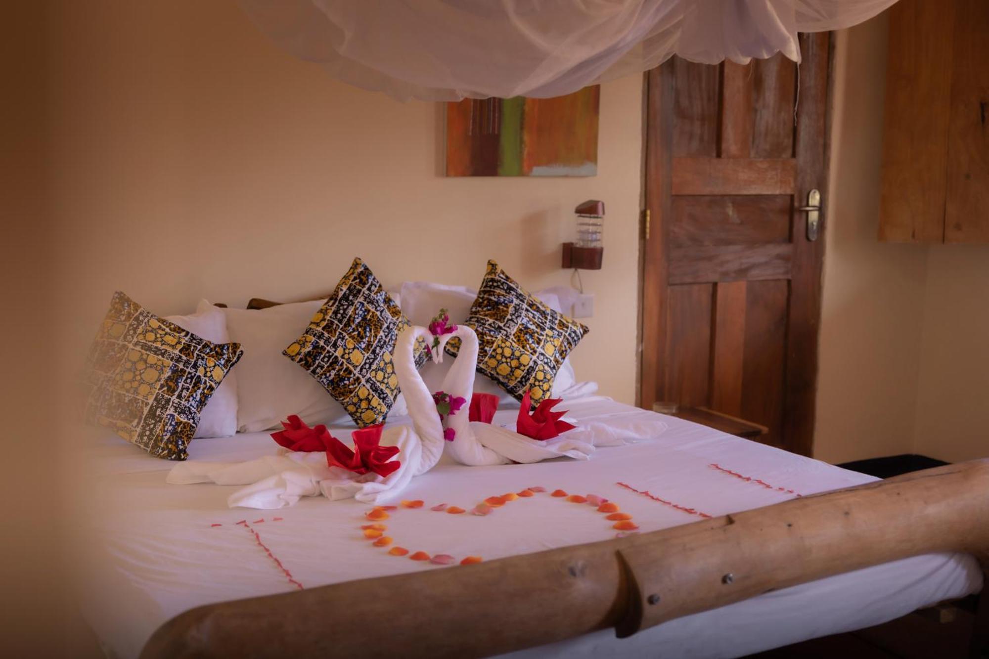 Lake Natron Maasai Giraffe Eco Lodge And Camping Mtowabaga Zewnętrze zdjęcie
