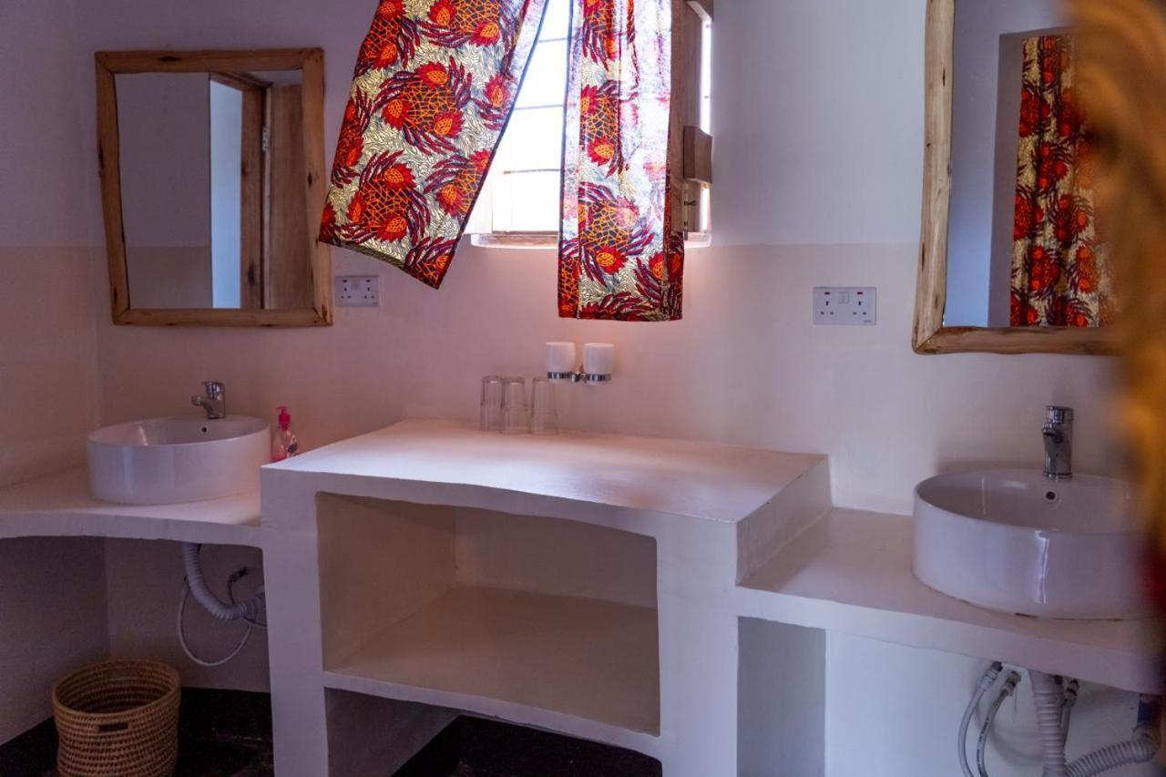 Lake Natron Maasai Giraffe Eco Lodge And Camping Mtowabaga Zewnętrze zdjęcie